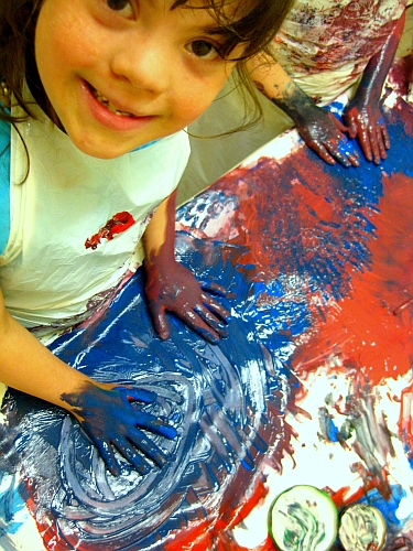 Malen mit Fingerfarben